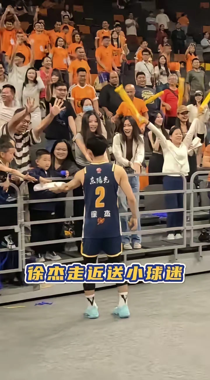 九游体育官网-包含深圳男篮发布备战花絮，加时末段篮板制胜，德国杯任务艰巨，资深球员宣示担当的词条