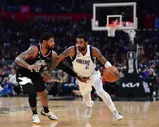 包含今晨全明星赛传出新动向，达拉斯独行侠刷新队史纪录，管理层表态——目标明确，资深球员宣示担当的词条