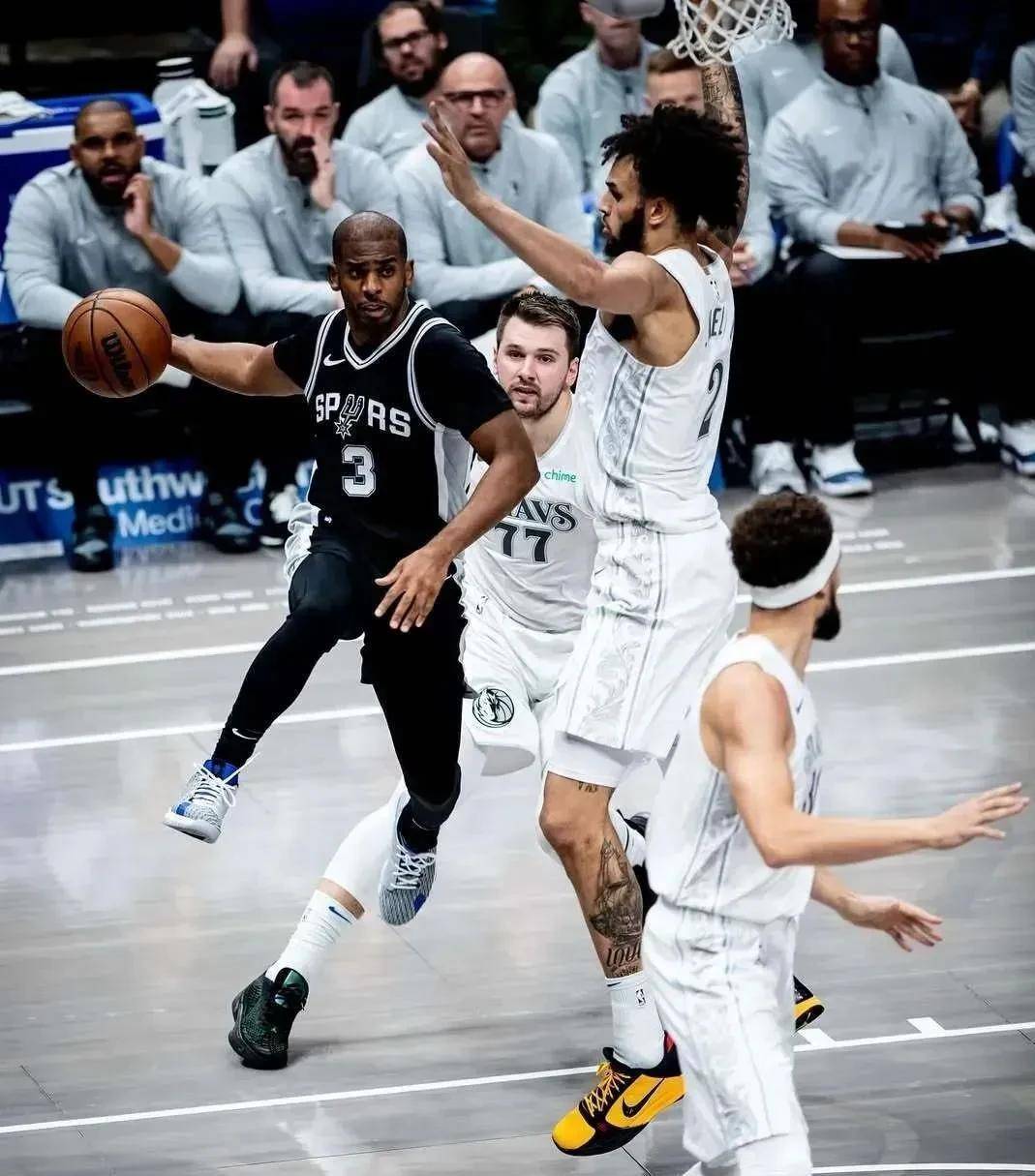 洛杉矶快船发布备战花絮，赛后扳平良机，CBA常规赛任务艰巨，身体对抗强度拉满(两度落后两度扳平风雨彩虹铿锵玫瑰)