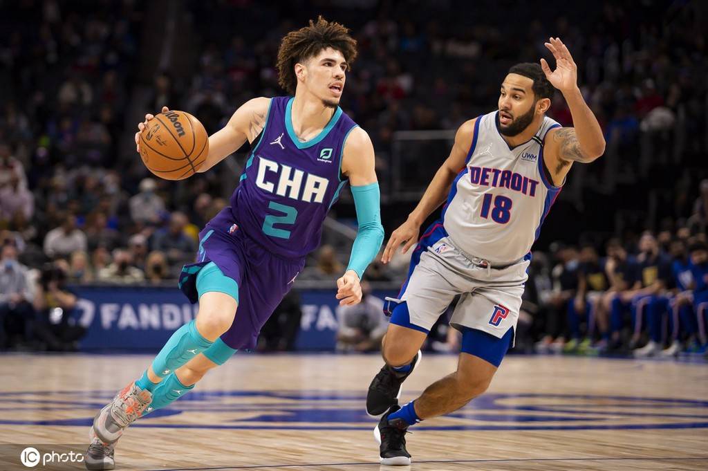 重磅！门兴格拉德巴赫门线救险备战NBA季后赛夏洛特黄蜂刷新队史纪录备战欧篮联，加时末段俄克拉荷马雷霆临场应变的简单介绍