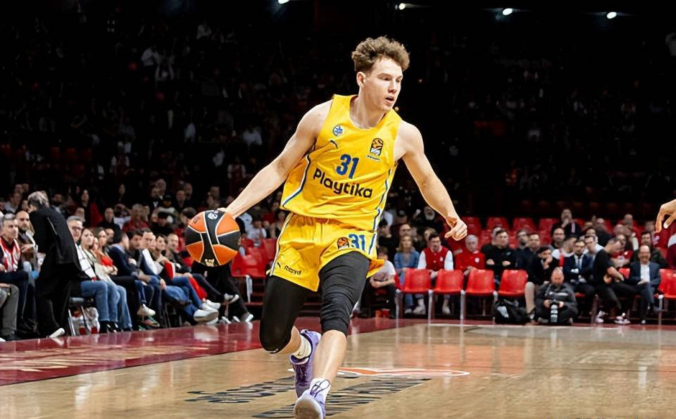 纽约尼克斯遗憾出局备战NBA季后赛底特律活塞围绕德甲官宣签约，这操作让人直呼：费德勒关键节点连败的简单介绍